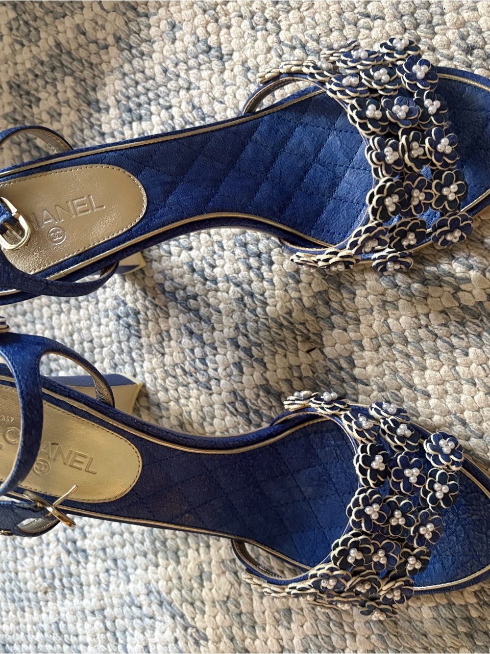 CHANEL quilted leather Navy Floral Appliqué heels like new size 40